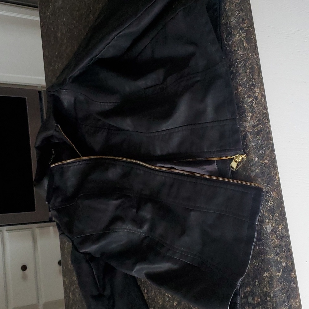 Leather jacket - Picture 3 of 3